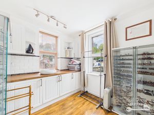 Laundry Room- click for photo gallery